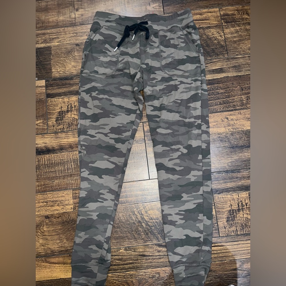 ZYIA Camo Unwind Joggers (S)